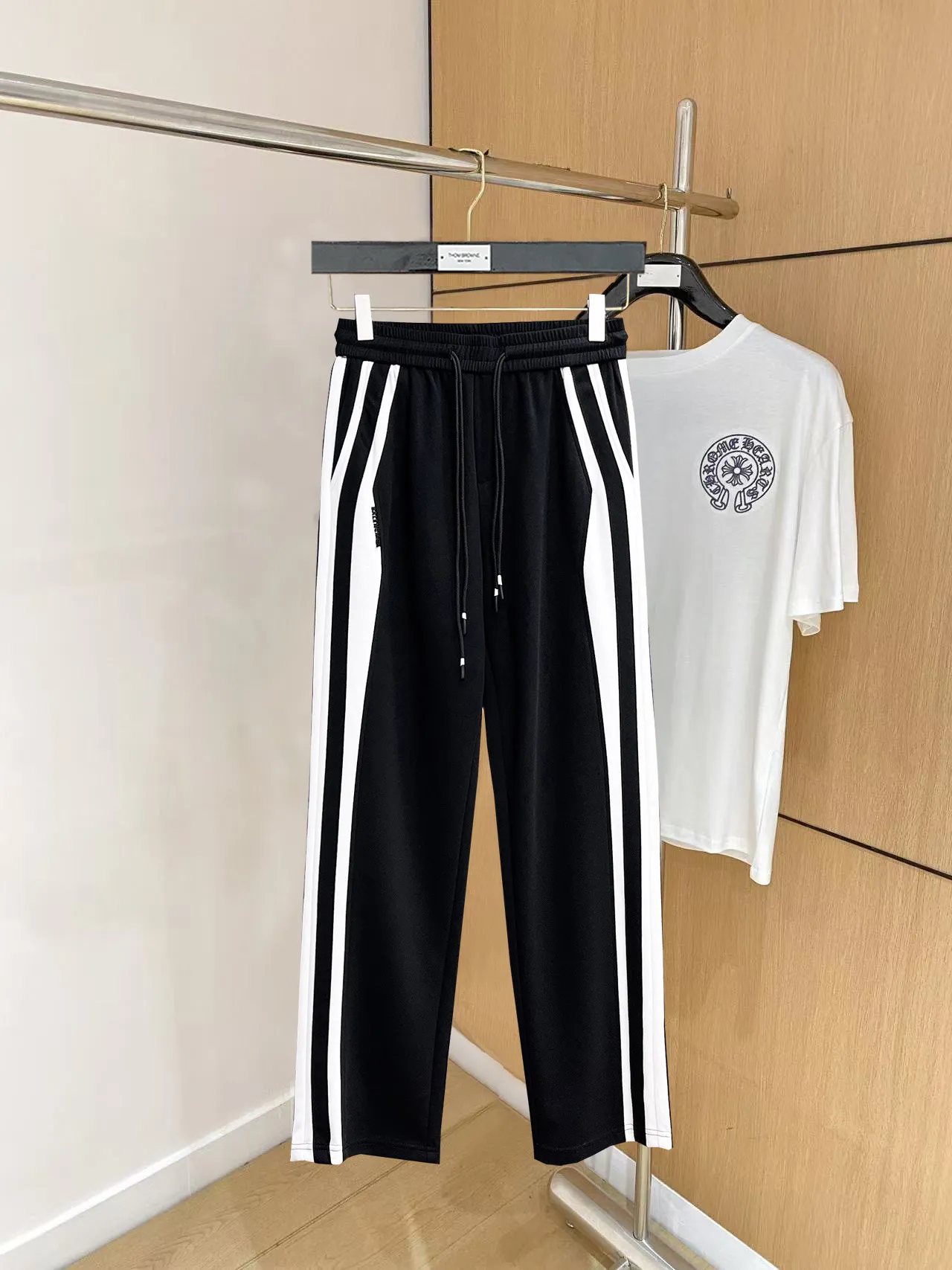 Balenciaga 🆕2026 Autumn and Winter New Arrival Casual Pants! The official website will be released simultaneously. Brand Classic LOGO casual pants, customized fabrics, excellent comfort and strong touch. Highly recognisable, perfect appearance and craftsmanship. Size:M-3XL
